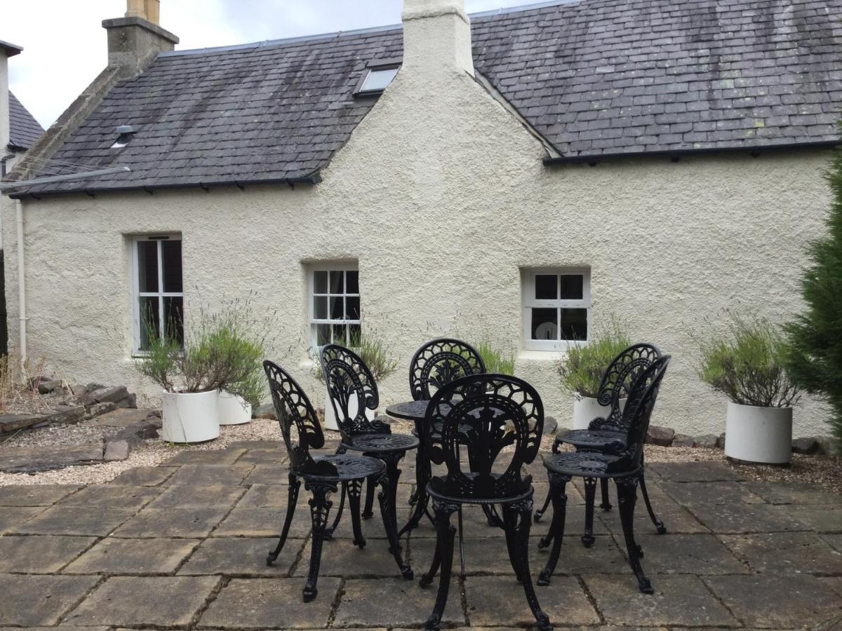 Three-Bedroom Old Cottage Free Parking Inverness Kültér fotó