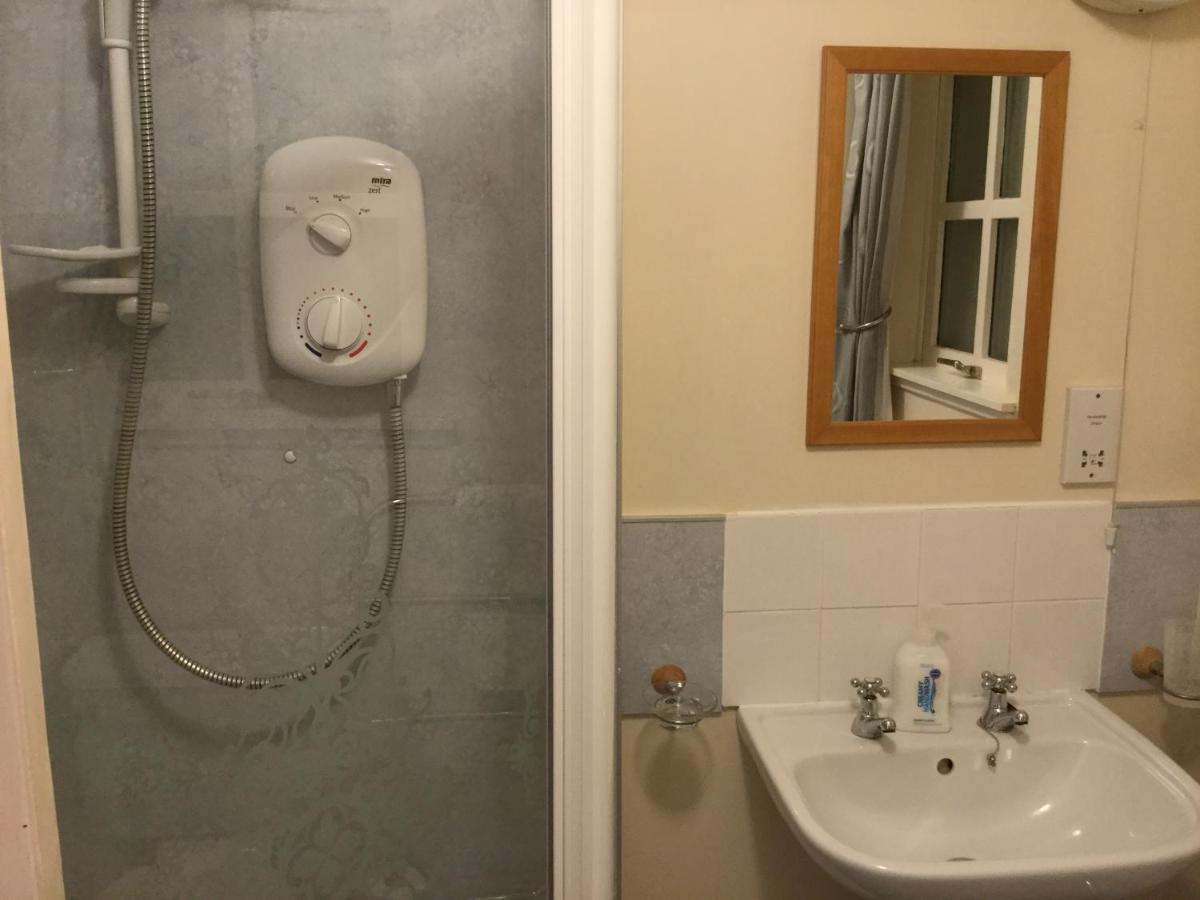 Three-Bedroom Old Cottage Free Parking Inverness Kültér fotó