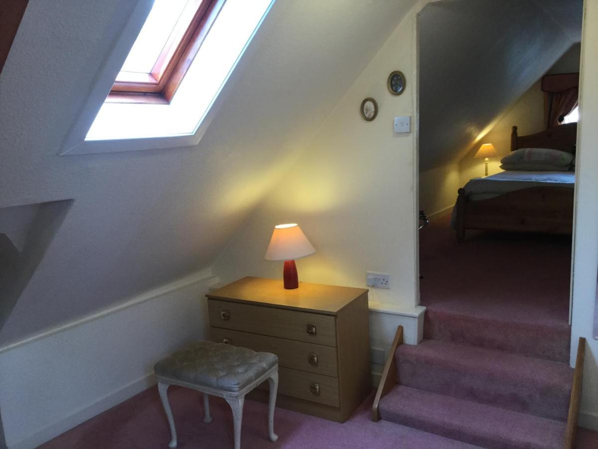 Three-Bedroom Old Cottage Free Parking Inverness Kültér fotó