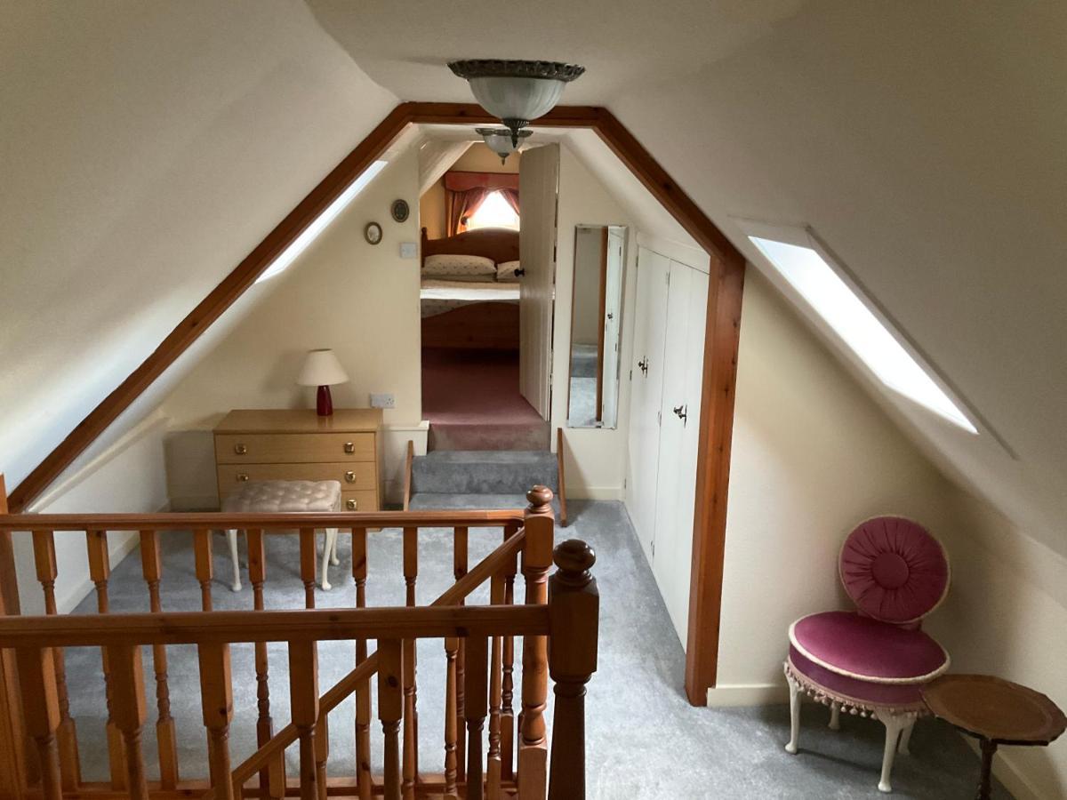 Three-Bedroom Old Cottage Free Parking Inverness Kültér fotó