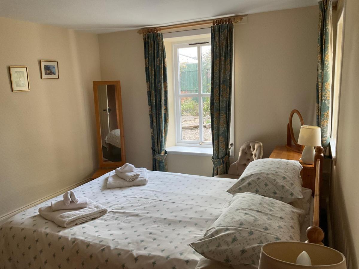 Three-Bedroom Old Cottage Free Parking Inverness Kültér fotó